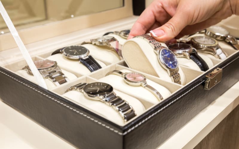 Tariffs' Toll: Swiss Watches Fade in U.S. Spotlight