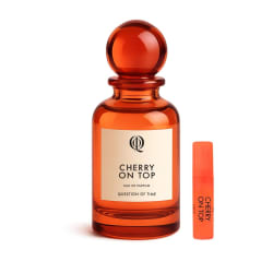 Eau de Parfum av Question of Time (Cherry on Top), bärnstensfärgad glasflaska med etikett, inkluderar liten provflaska