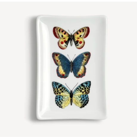 Cendrier rectangulaire par Fornasetti, avec des motifs colorés de papillons sur céramique blanche, taille moyenne, sans articles complémentaires