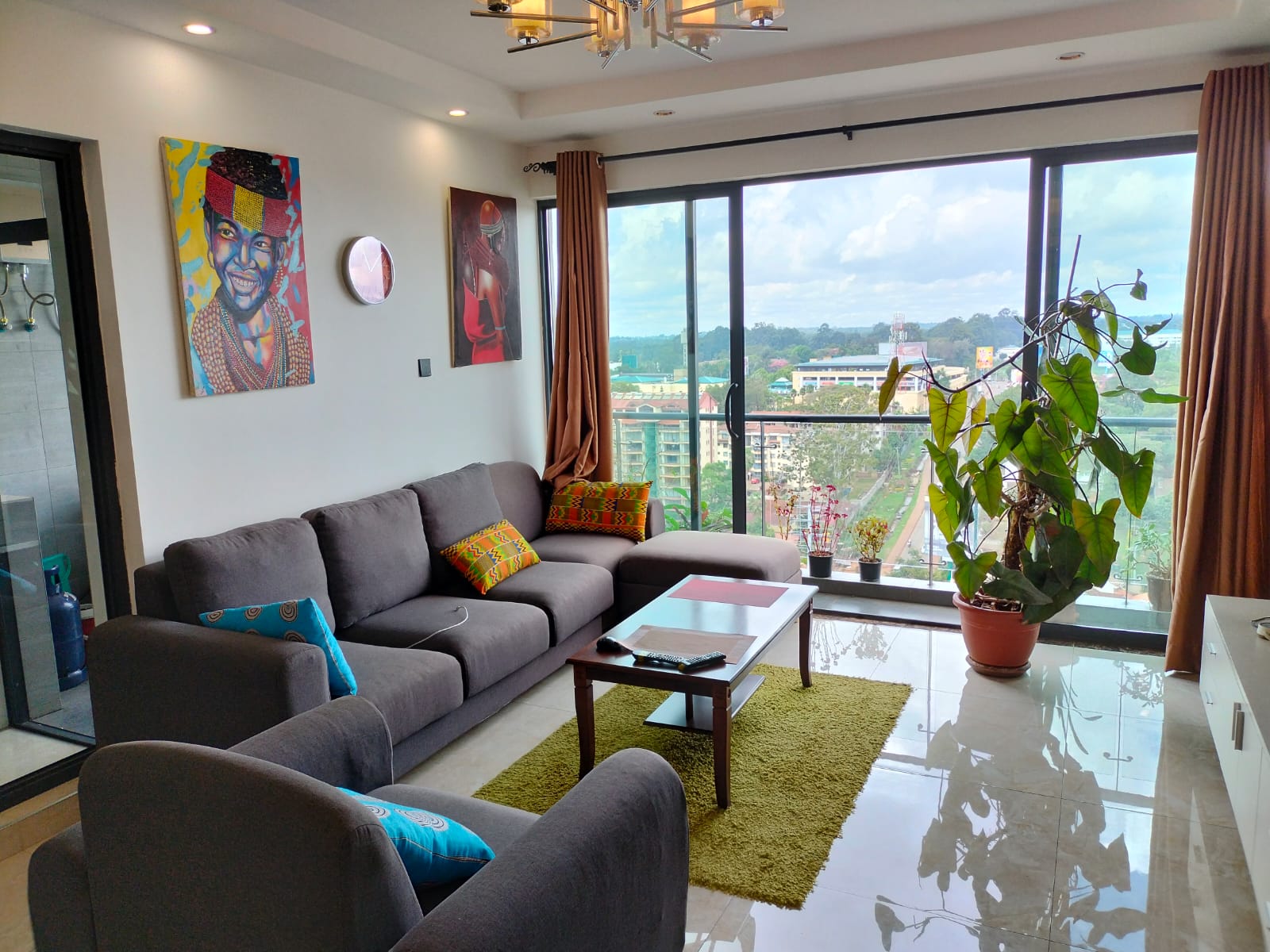 Luxurious three Bedroom apartment - Urban Oasis