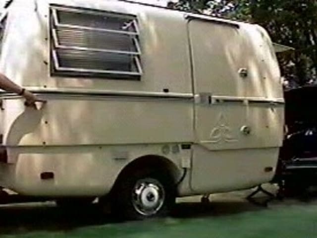 Snaps on trailer side