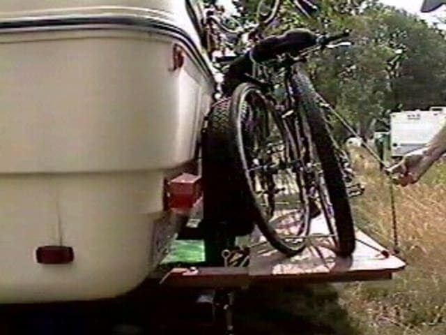 Bungee cord attachment