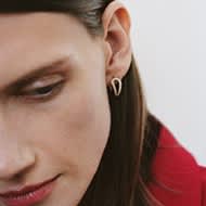 Earring in 18kt yellow gold and diamonds designed by Jacqueline Rabun