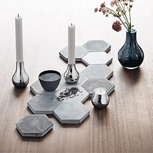Vase i blåt glas og stål lysestager fra Cafu kollektionen designet af HolmbäckNordentoft