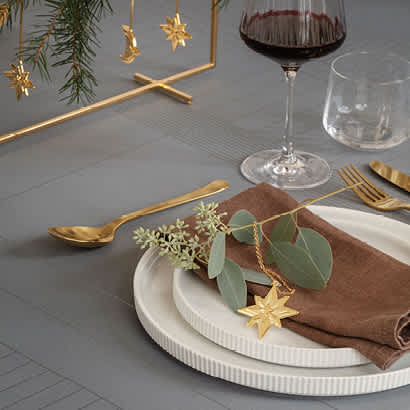Plates in porcelain Plates in porcelain inspired by Sigvard Bernadotte from Georg Jensen