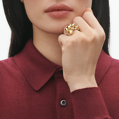 Ring in 18kt gold and diamonds from Moonlight Grapes collection at Georg Jensen
