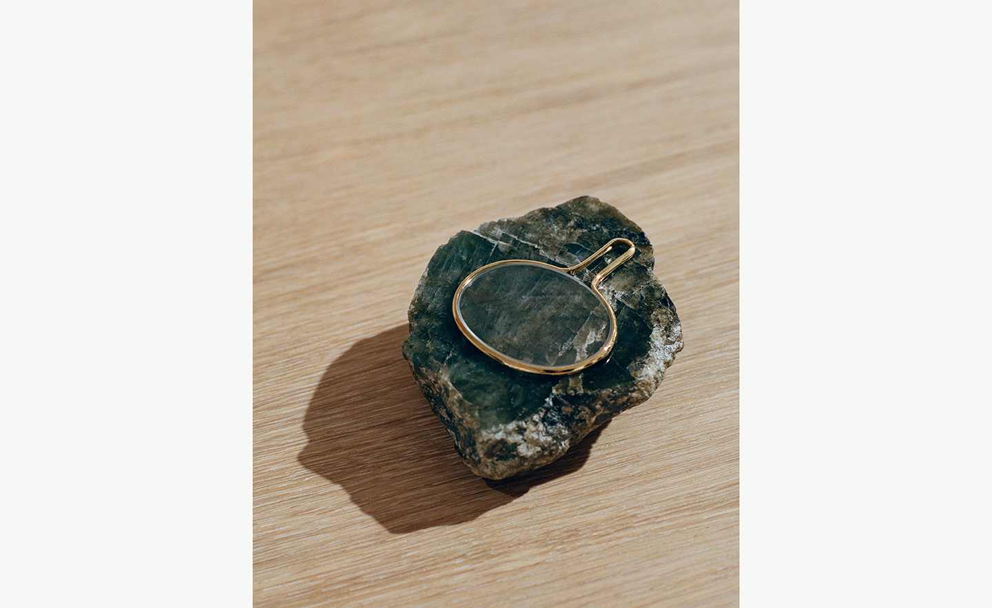 Magnifier pendant in 18kt yellow gold and glass designed by Vivianna Torun Bülow-Hübe