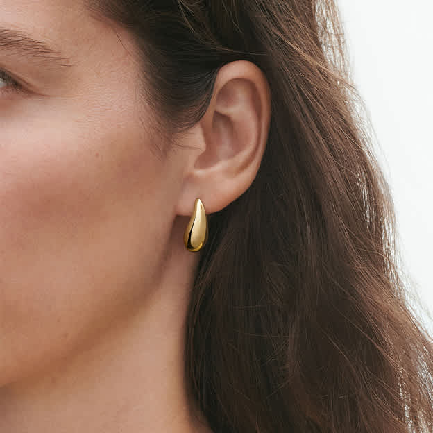 Earring in 18kt yellow gold designed by Jacqueline Rabun for Reflect