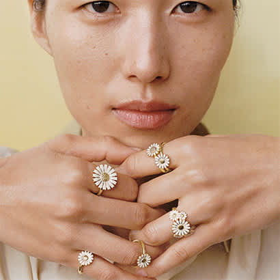rings in 18 kt. gold plated sterling silver and white enamel from the daisy collection by georg jensen