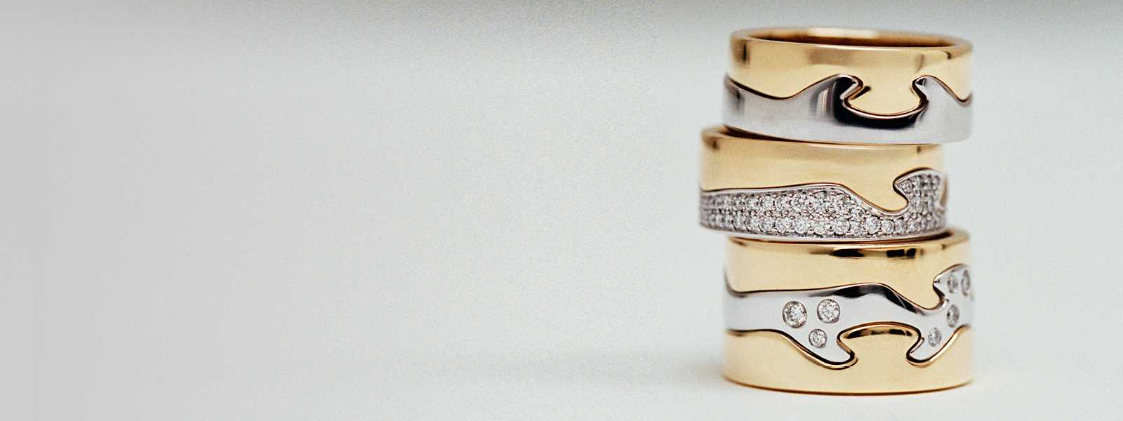 Ring in 18 kt gold and diamonds from Fusion collection