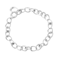 シルバーのシンプルなデザインから、ゴールドにダイヤモンドが散りばめ