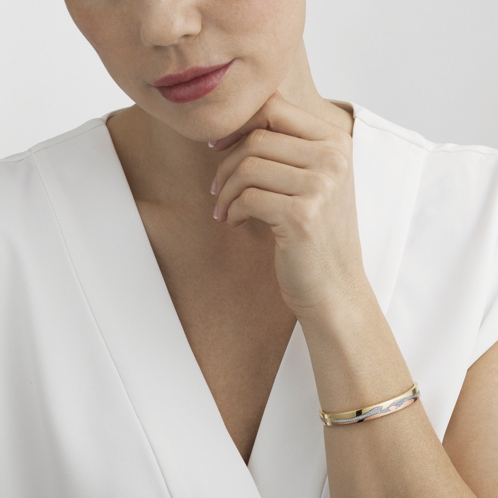 Fusion 18 Kt. yellow gold bangle with white diamonds | Georg Jensen