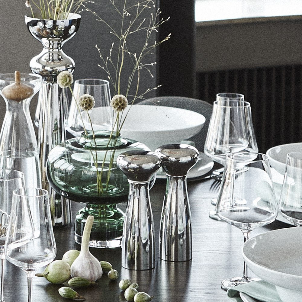 https://res.cloudinary.com/georgjensen/image/upload/f_auto,dpr_2/w_500,c_scale/products/images/hi-res/3585669-ALFREDO-salt-and-pepper-stainless-steel-dinner-vase?_i=AG