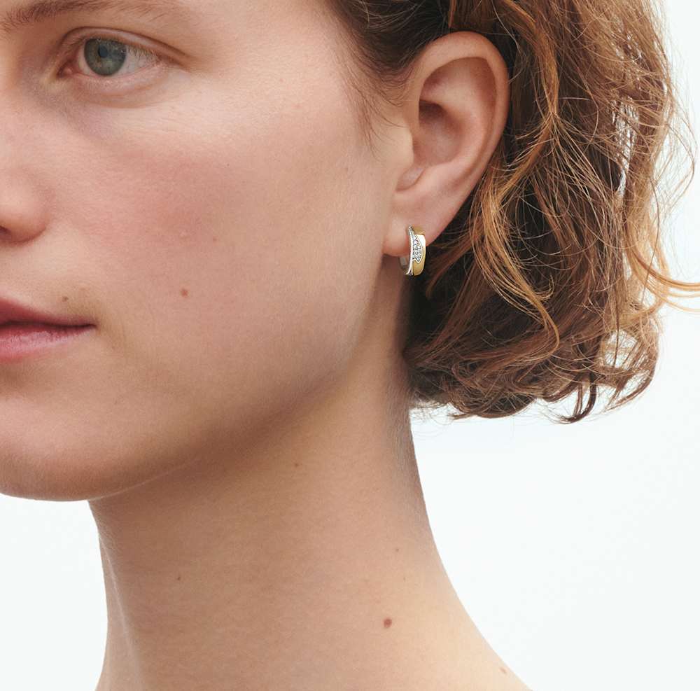 Fusion white and yellow gold earhoops with diamonds | Georg Jensen