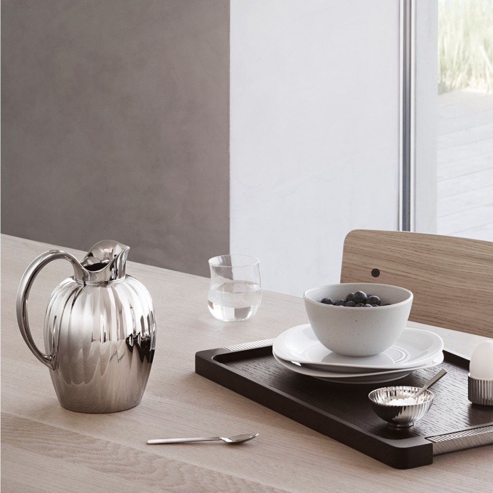 https://res.cloudinary.com/georgjensen/image/upload/f_auto,dpr_2/w_500,c_scale/products/images/hi-res/BERNADOTTE-TRAY-WOOD-AND-STAINLESS_STEEL?_i=AG