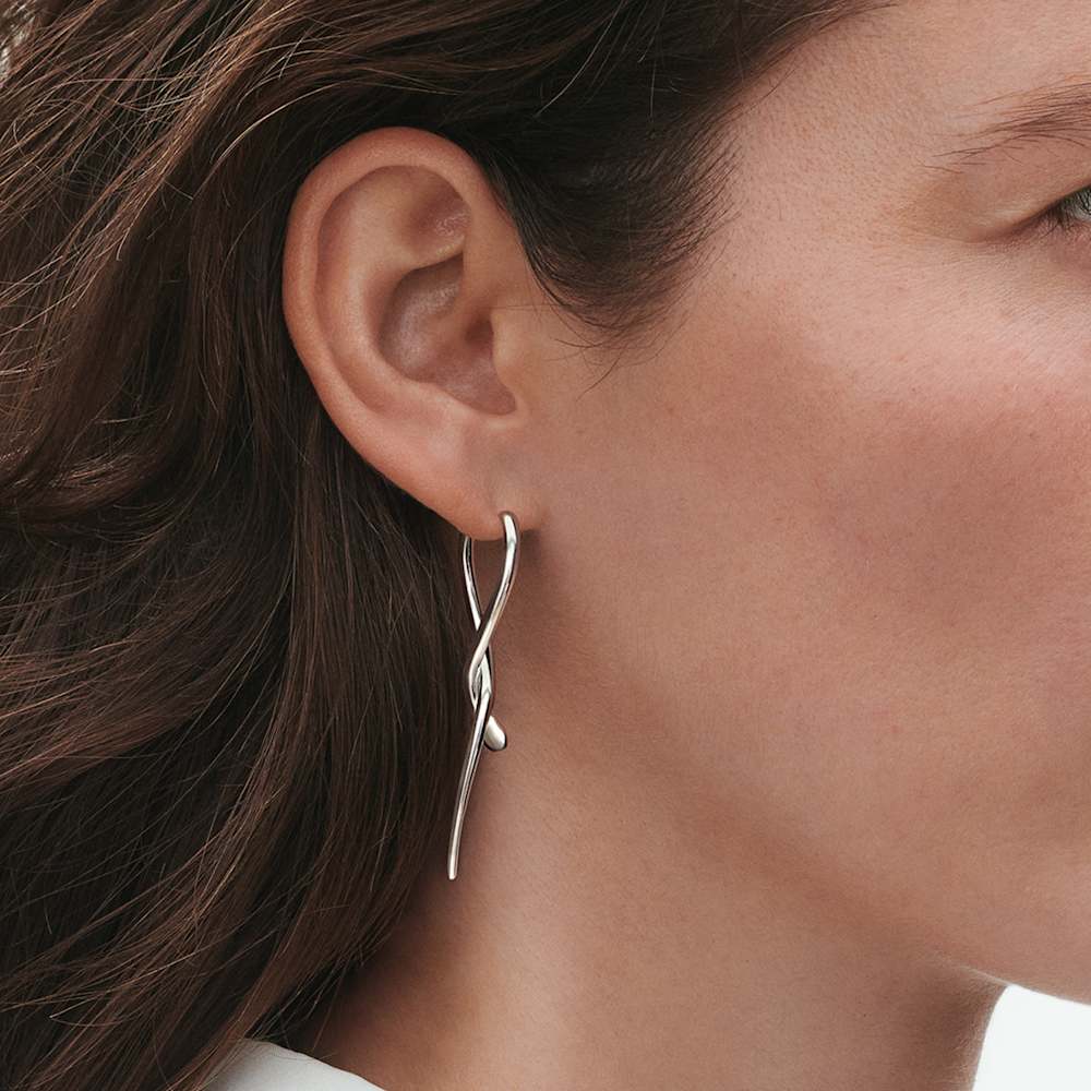 Mercy long dangle earring in sterling silver | Georg Jensen Mercy long dangle earring in sterling silver | Georg Jensen