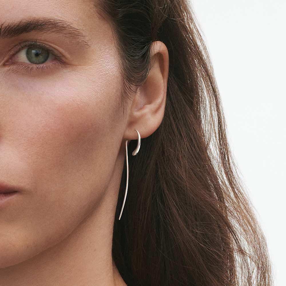 MERCY modern dangle earring in sterling silver | Georg Jensen MERCY modern dangle earring in sterling silver | Georg Jensen