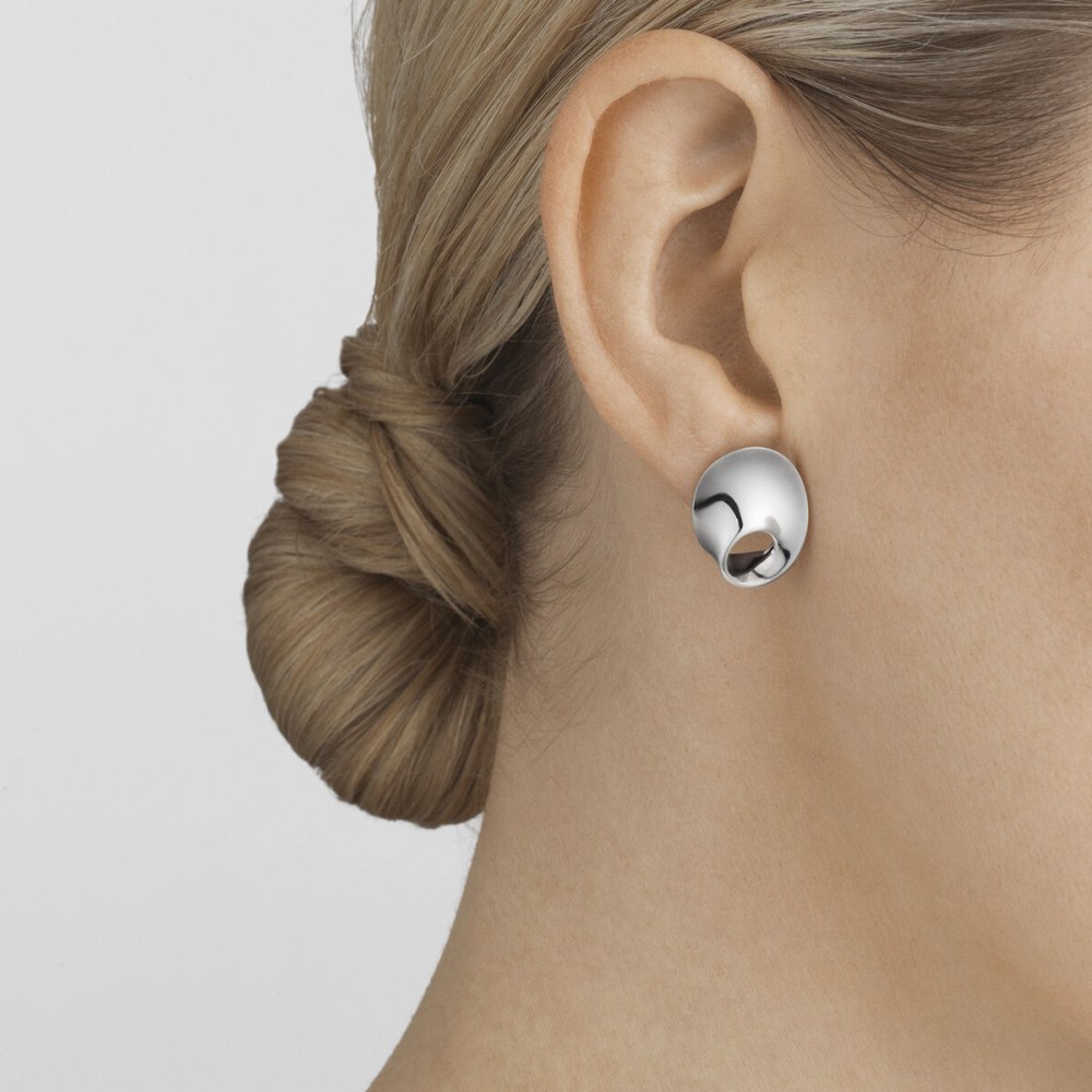 Möbius sterling silver earrings for women | Georg Jensen