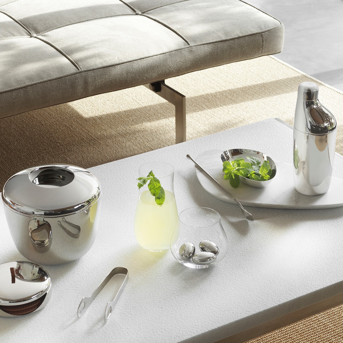 https://res.cloudinary.com/georgjensen/image/upload/f_auto,dpr_2/w_auto,c_scale/products/images/hi-res/10009247-AW19-sky-set-1200x1200?_i=AG