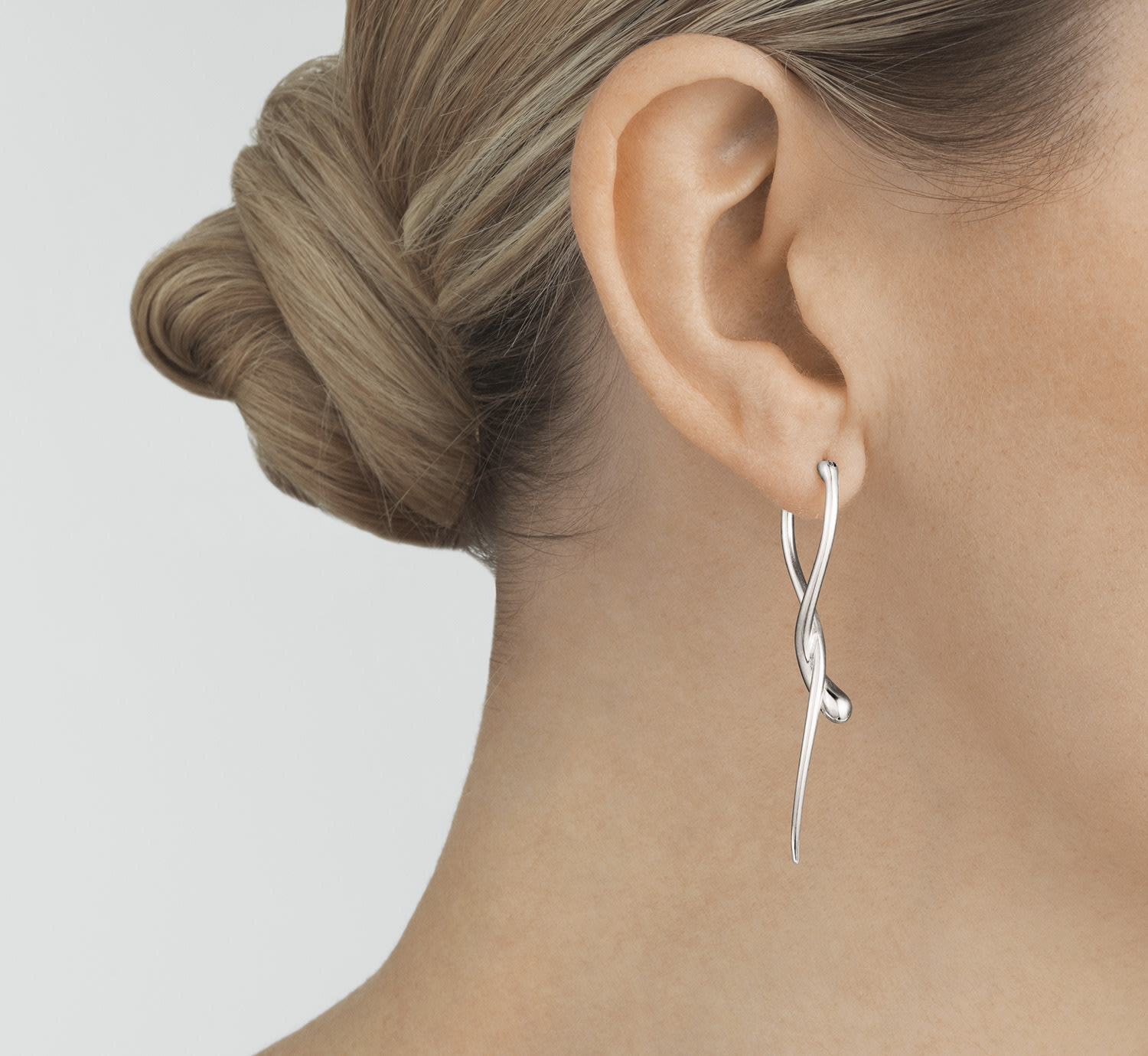 Mercy long dangle earring in sterling silver | Georg Jensen