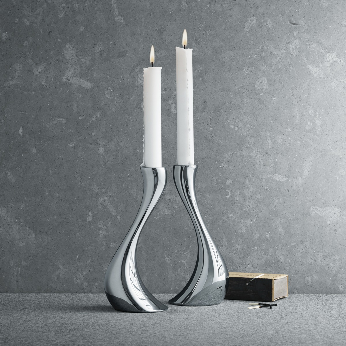 COBRA forførende lysestager i rustfrit stål, medium | Georg Jensen