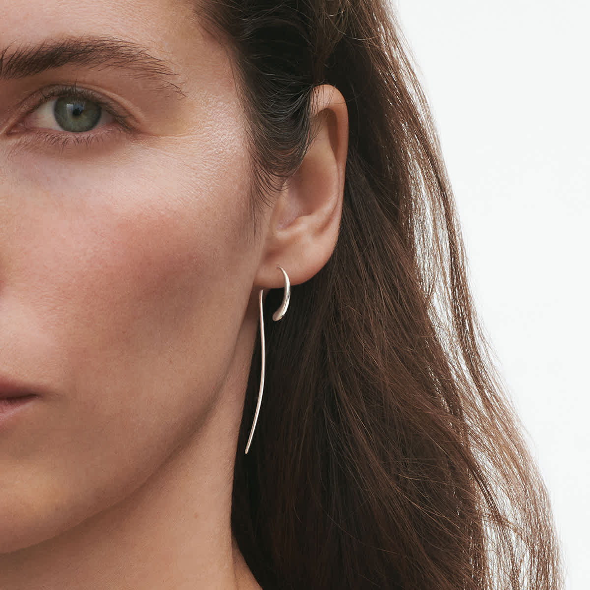MERCY modern dangle earring in sterling silver | Georg Jensen MERCY modern dangle earring in sterling silver | Georg Jensen