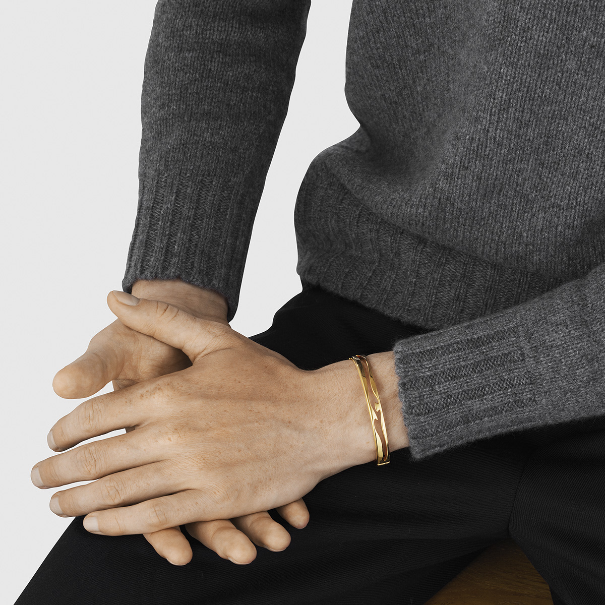 Fusion 18kt yellow gold open bangle | Georg Jensen