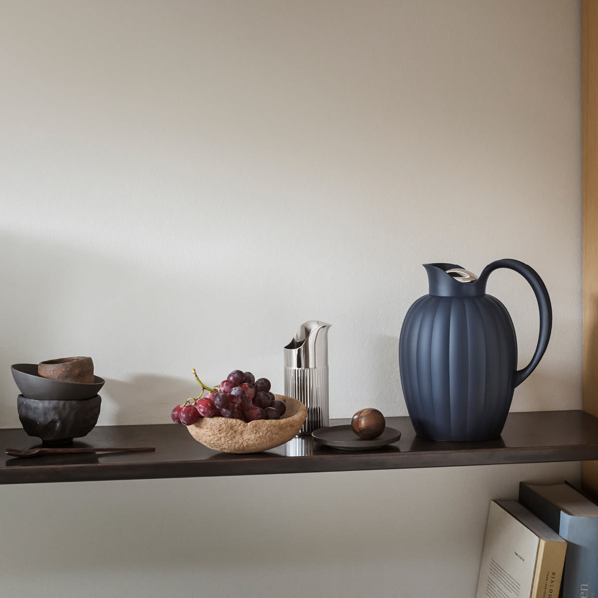 BERNADOTTE Thermo Jug, Midnight Blue - Original Design by Sigvard Bernadotte 0 1