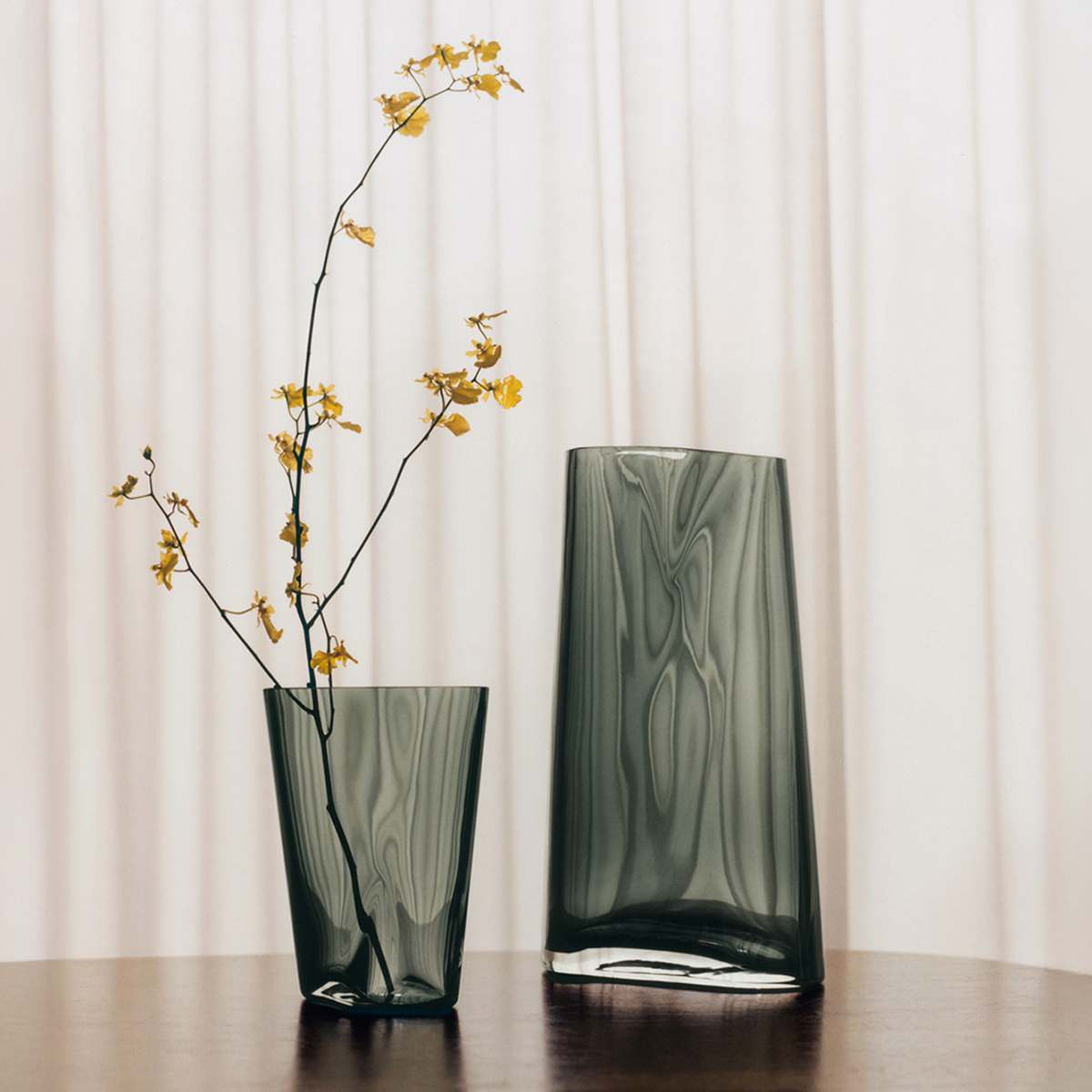 Skleněná váza Lituus kouřová, velká - Georg Jensen
