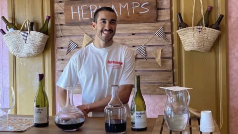 Enoturisme Ecològic a Celrà: Visita al celler i tast de vins, formatges i oli d'oliva
