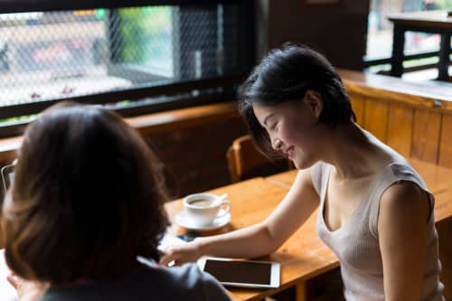 women working together in coffee shop