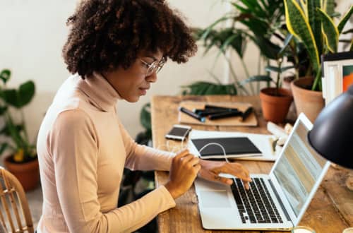 woman-on-laptop