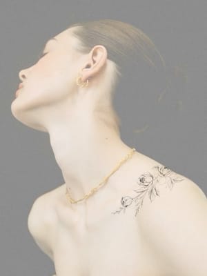 Image of Collar shoulder peony