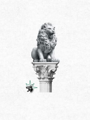 Image of Lion statue on pilar 