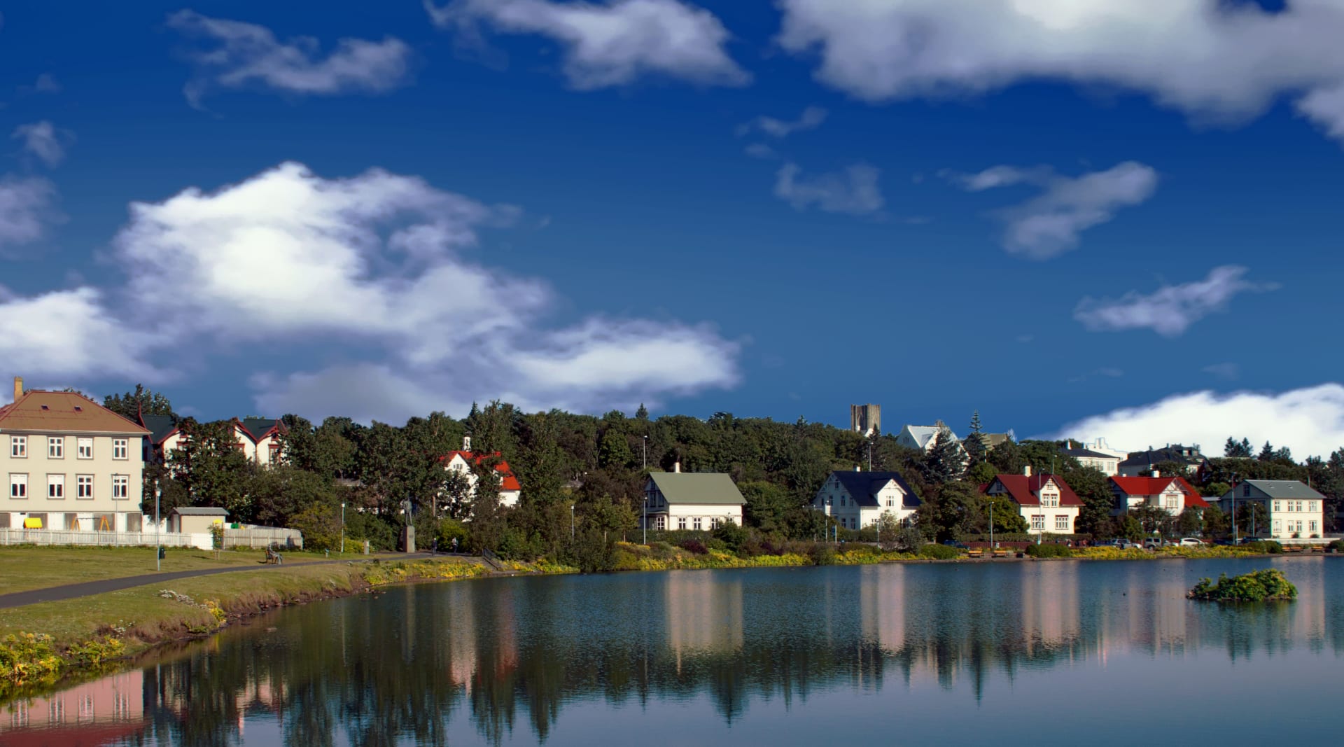 Reykjavíkurtjörn/Tjörnin - The Pond of Reykjavik