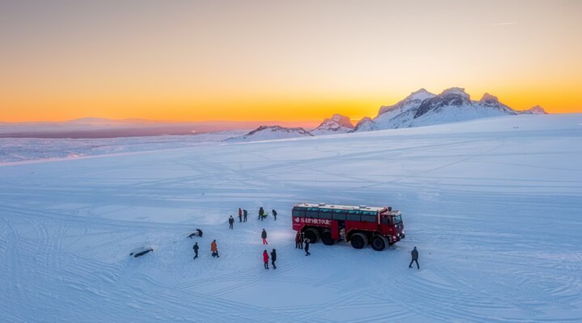 Take epic shots in the middle of the glaciers!