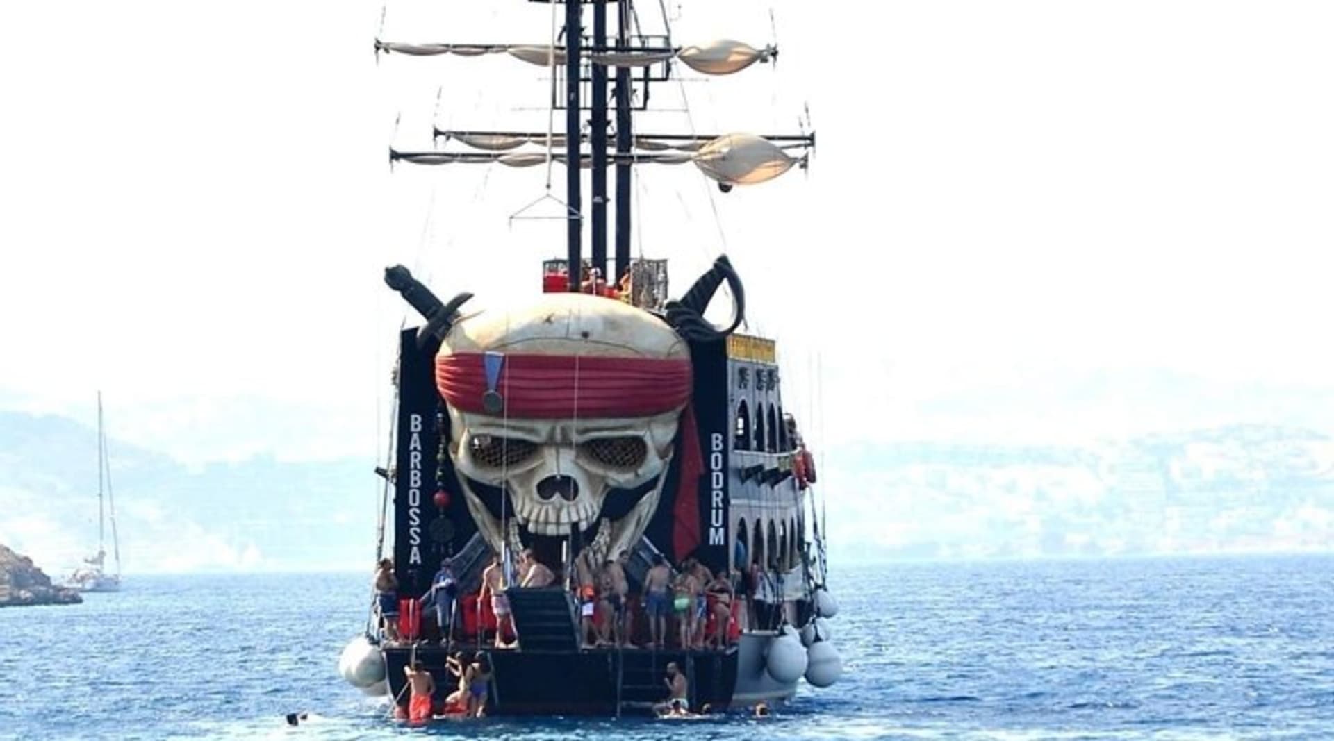 Kemer pirate boat