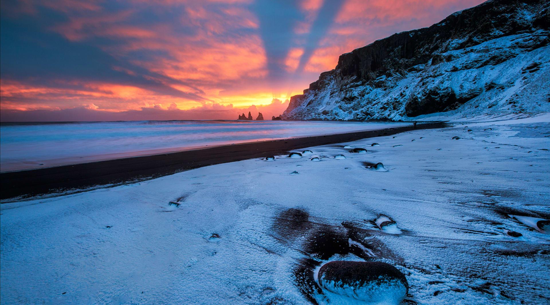 Black sand beach south coast day tour