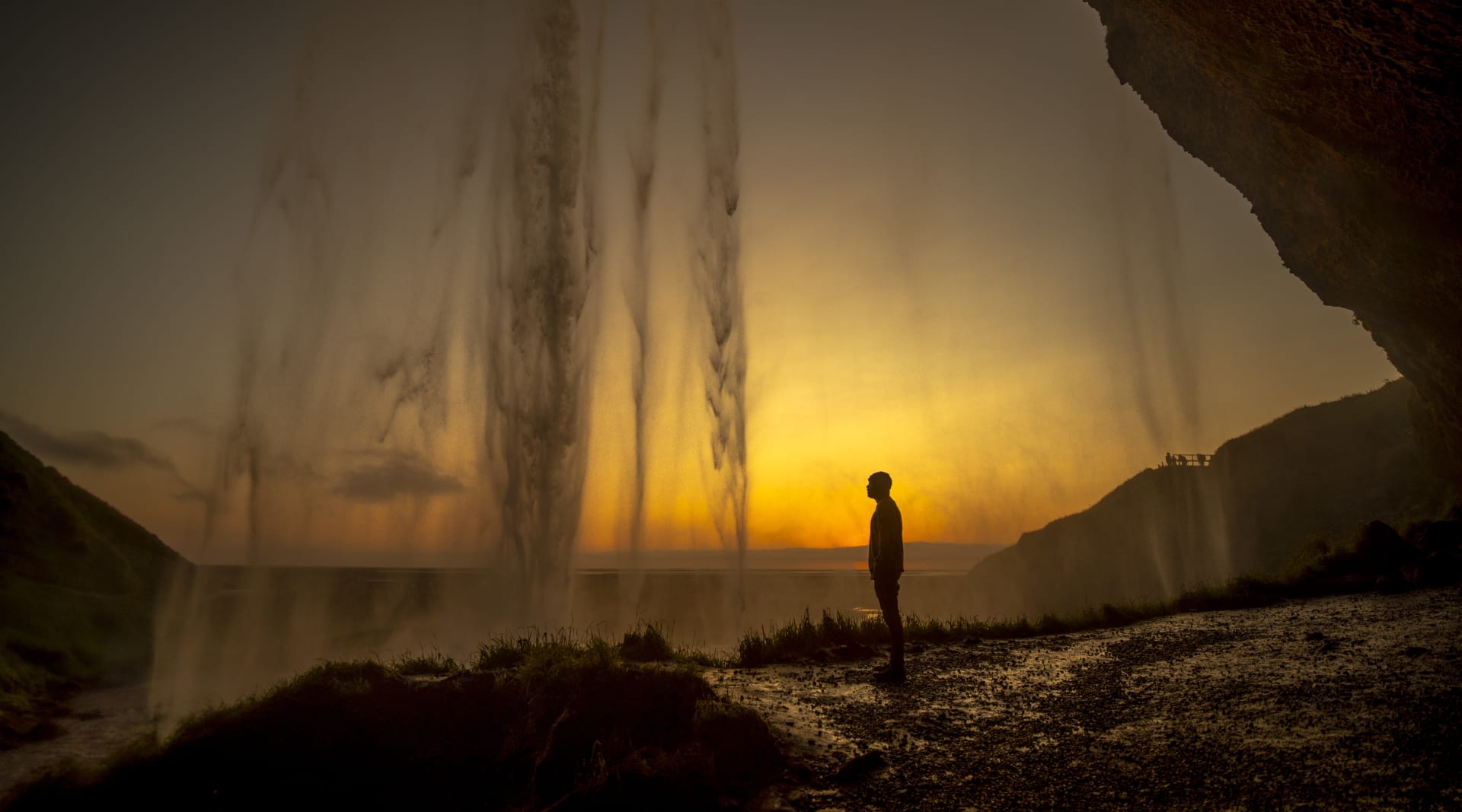 Gazing at the dropping waters at Seljalandsfoss waterfall