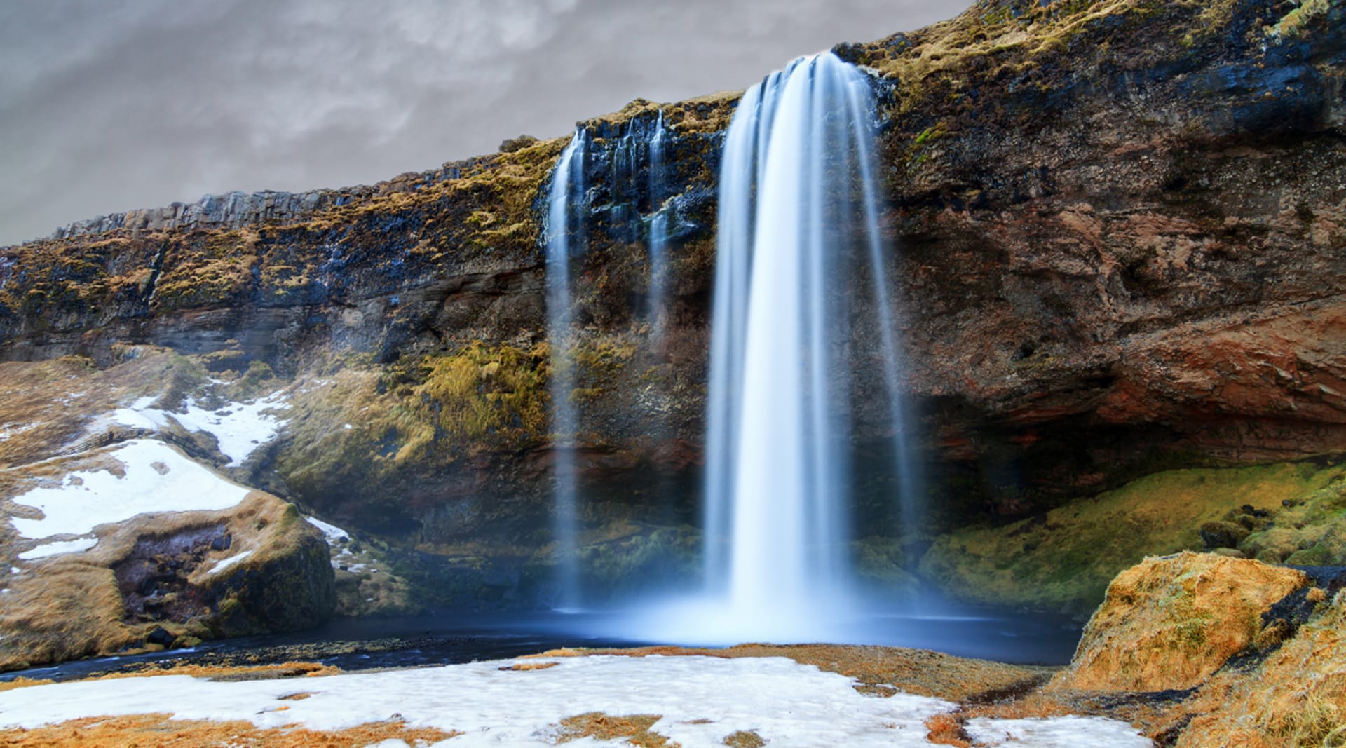 Seljalandsfoss waterfall