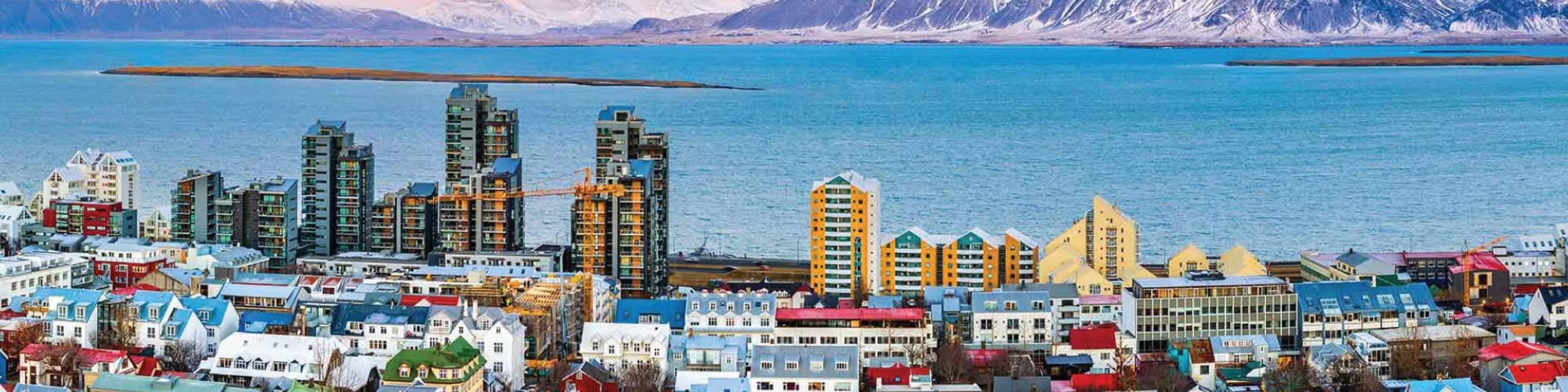 Overview of Reykjavik with the sea in the back