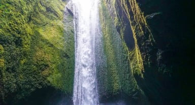 Thumbnail about a Hidden waterfall at the end of Nauthúsagil 