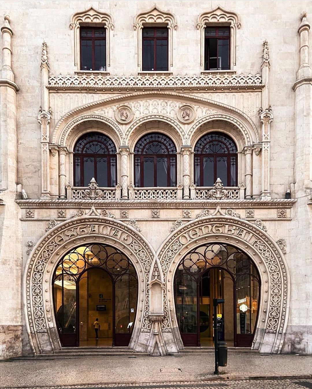 How to get from Lisbon to Sintra