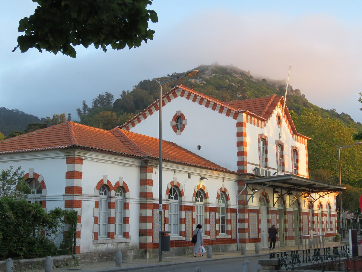 How to get from Lisbon to Sintra?