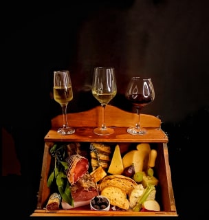 Cover image for the Deluxe Dinner Food Tasting with Top Wines Pairing Trastevere experience