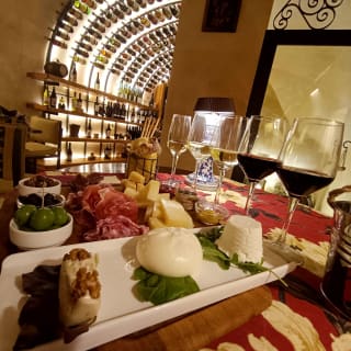 Cover image for the ROME CLASSIC FOOD TASTING WITH WINE PARING experience