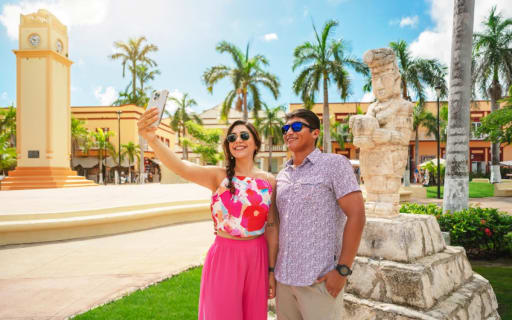 Cover image for the Island Frames: Photo Tour & Beach Break experience