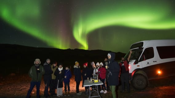 Cover image for the Reykjavík: 4x4 Minibus Northern Lights with Photo, Pastries and Hot Cocoa experience