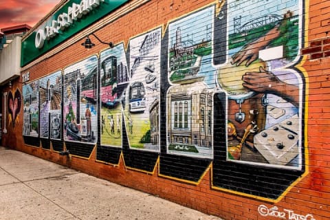 Cover image for the New York Contrasts and Gospel Mass Tour in Harlem experience