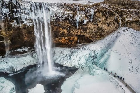 Cover image for the What to Do in Iceland in December experience
